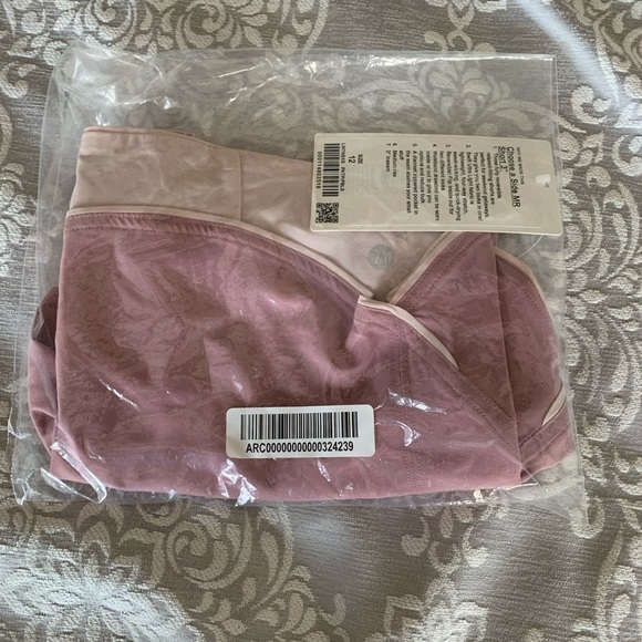 Lululemon Choose a Side Short Reversible 3” - Picture 7 of 10
